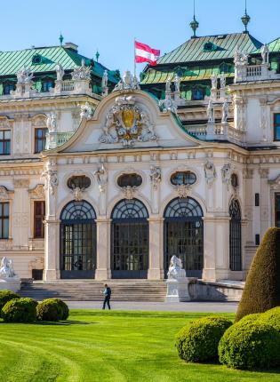 Jardins du Belvédère in Vienna with the Austrian flag waving